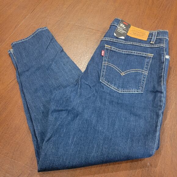 Levi's Premium Mom Jeans New with tags, Size 29 Italian Denim - Picture 1 of 13